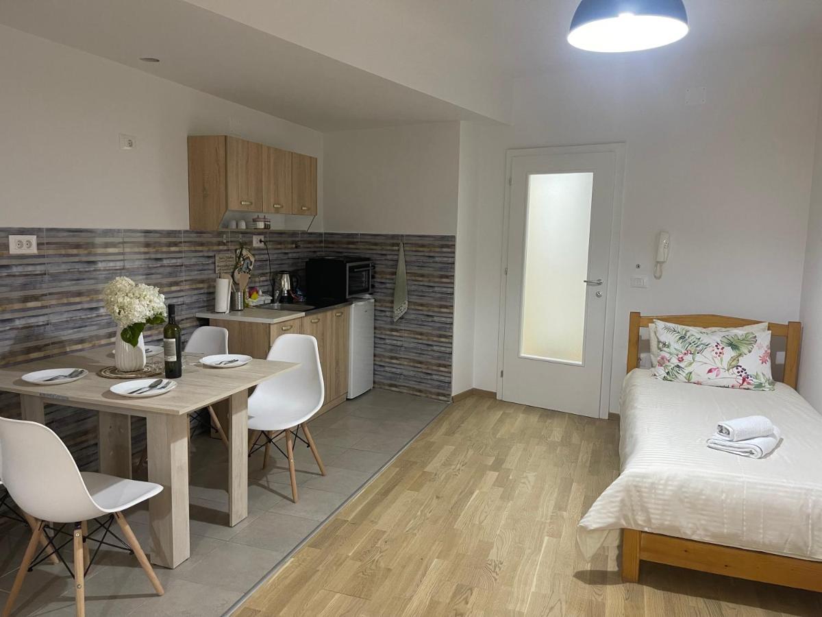 R&B Apartment City Center Охрид Екстериор снимка